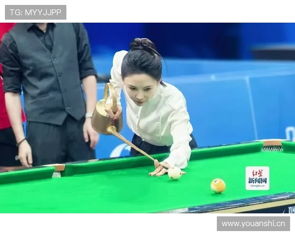 潘晓婷台球台上冷得像雕像，下了场却像随手刷卡的撒钱小公主